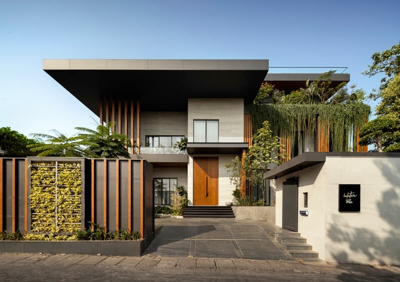 House of Stepped Garden